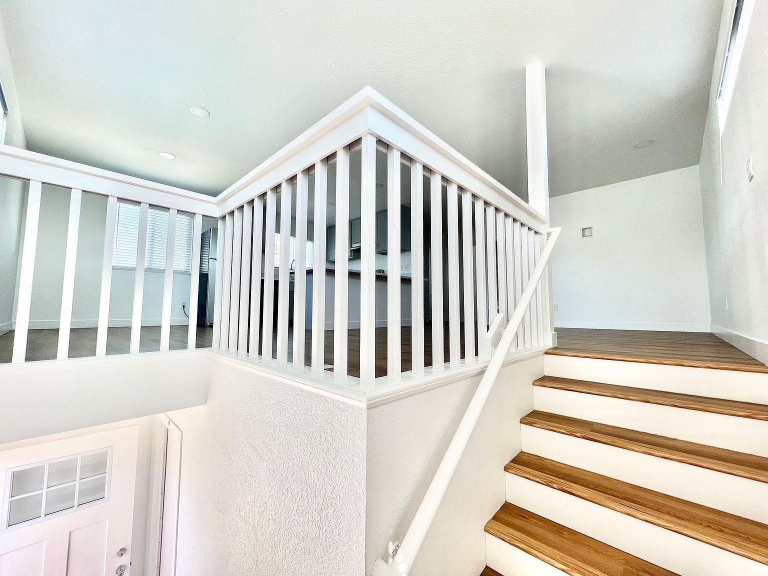 268 Ebony Ave photo 4