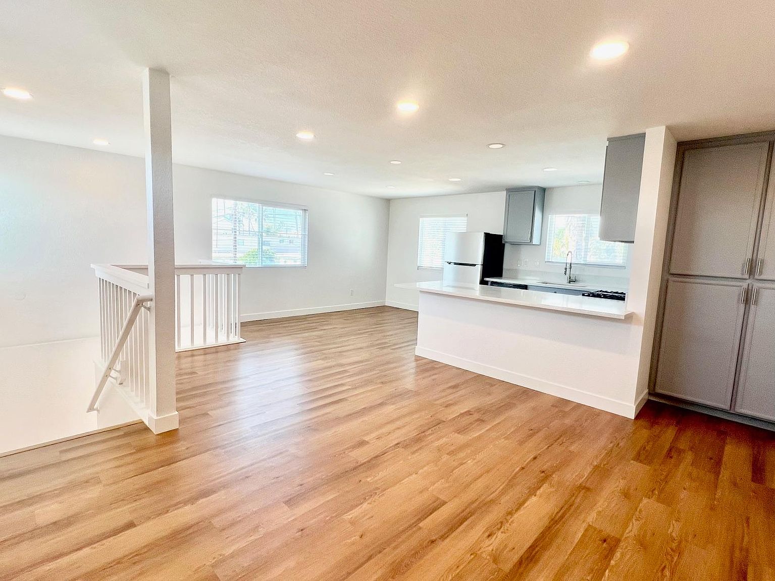268 Ebony Ave photo 5