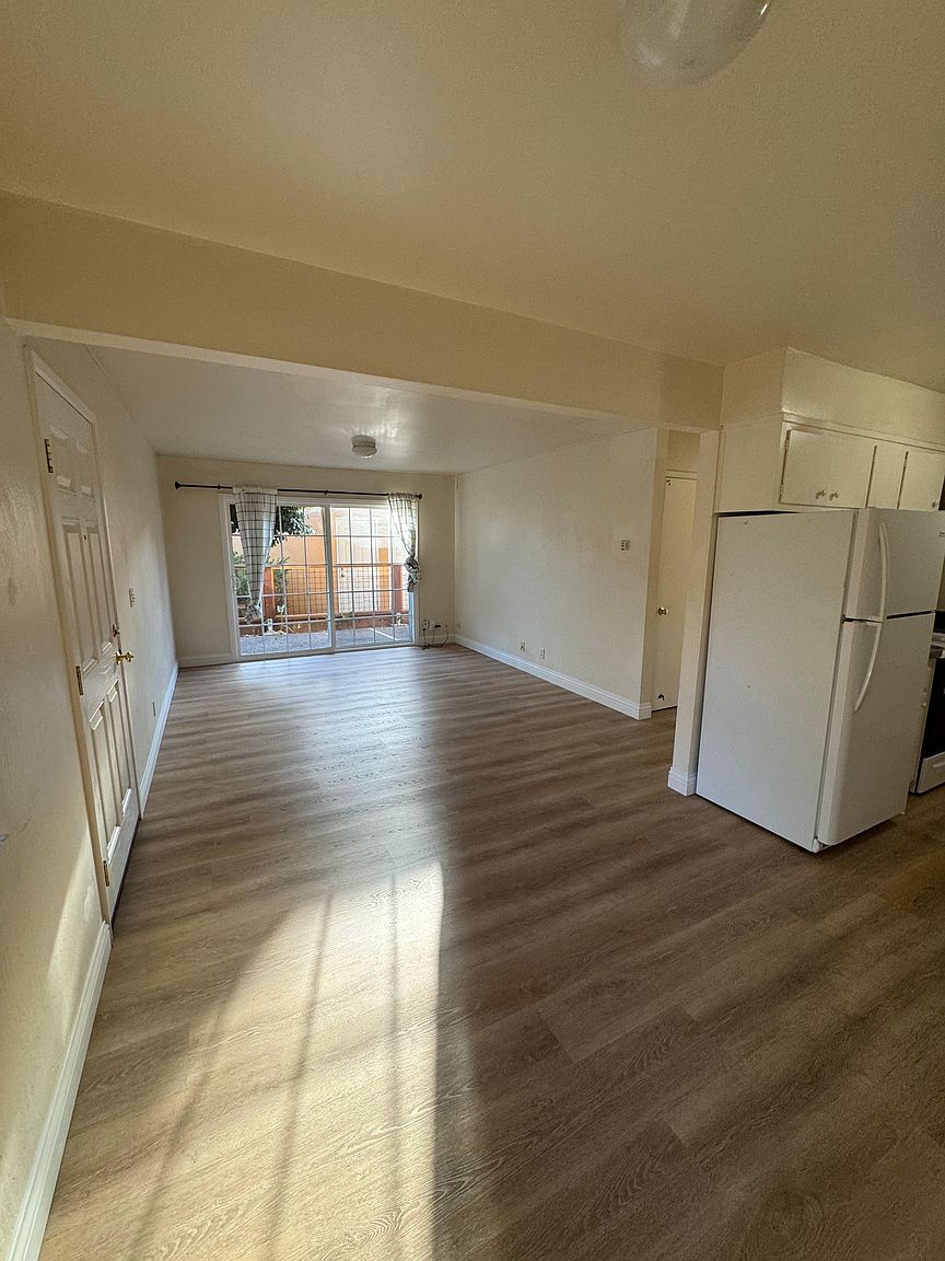 2237 Roosevelt Ave photo 2