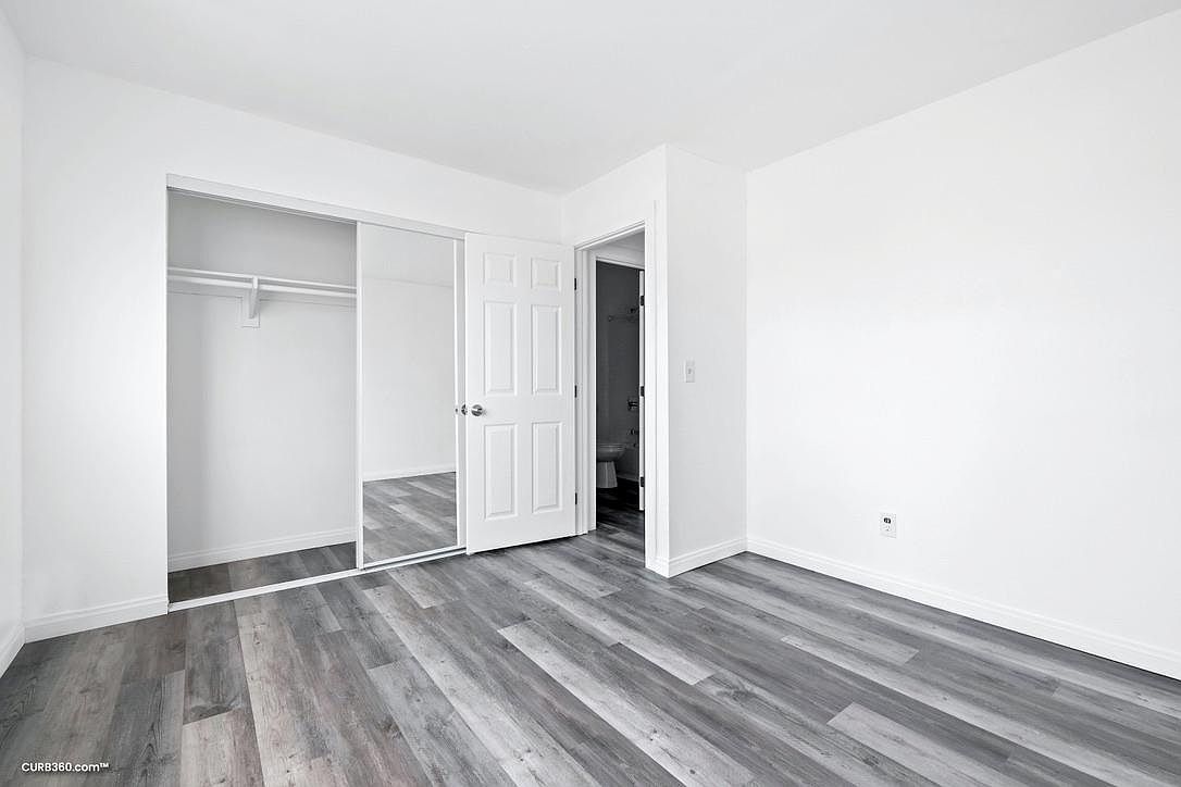 3072 44th St photo 4