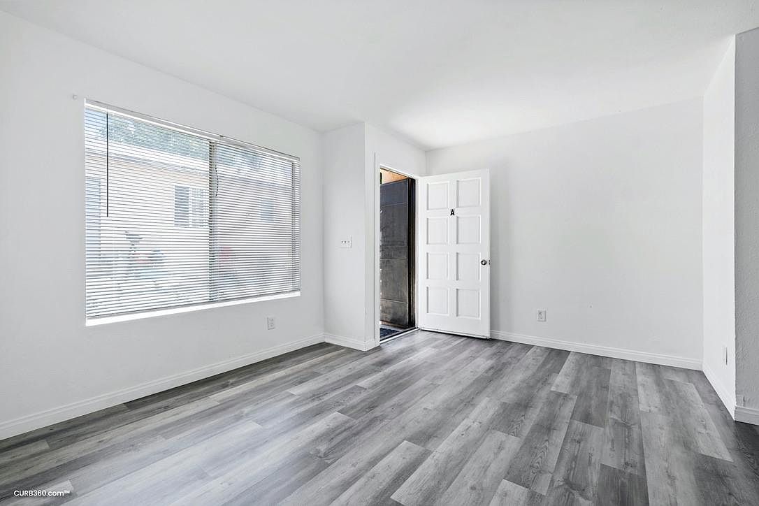 3072 44th St photo 3