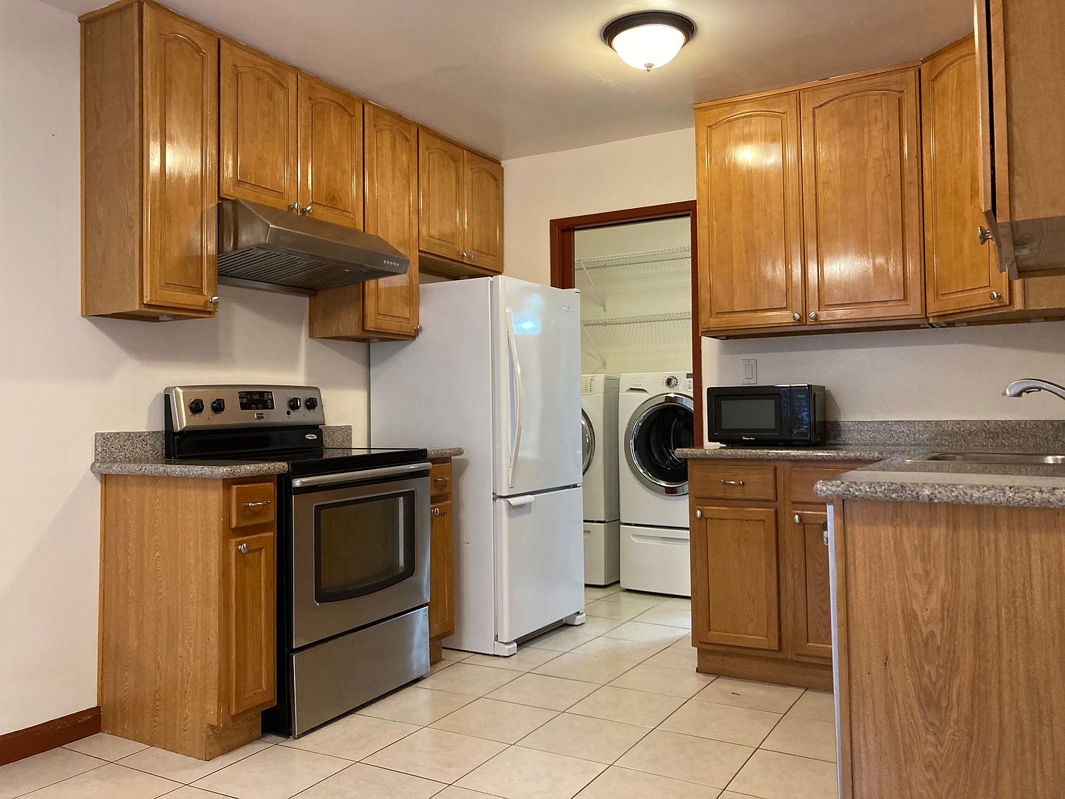 1219 W Washington Ave photo 4