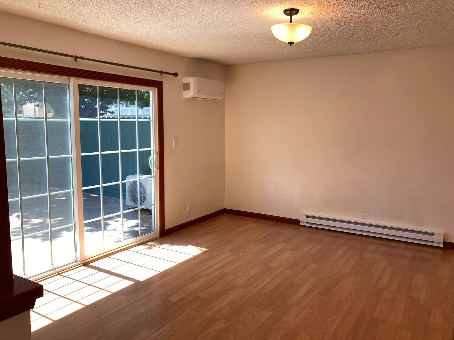 1219 W Washington Ave photo 3