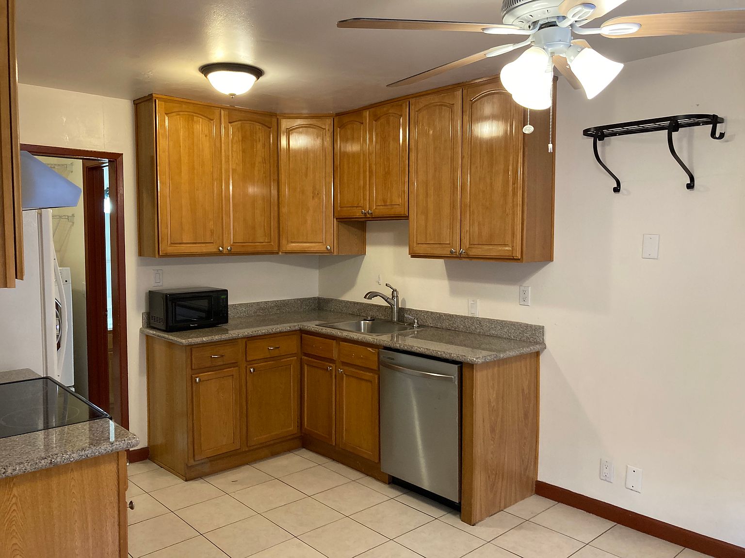 1219 W Washington Ave photo 5