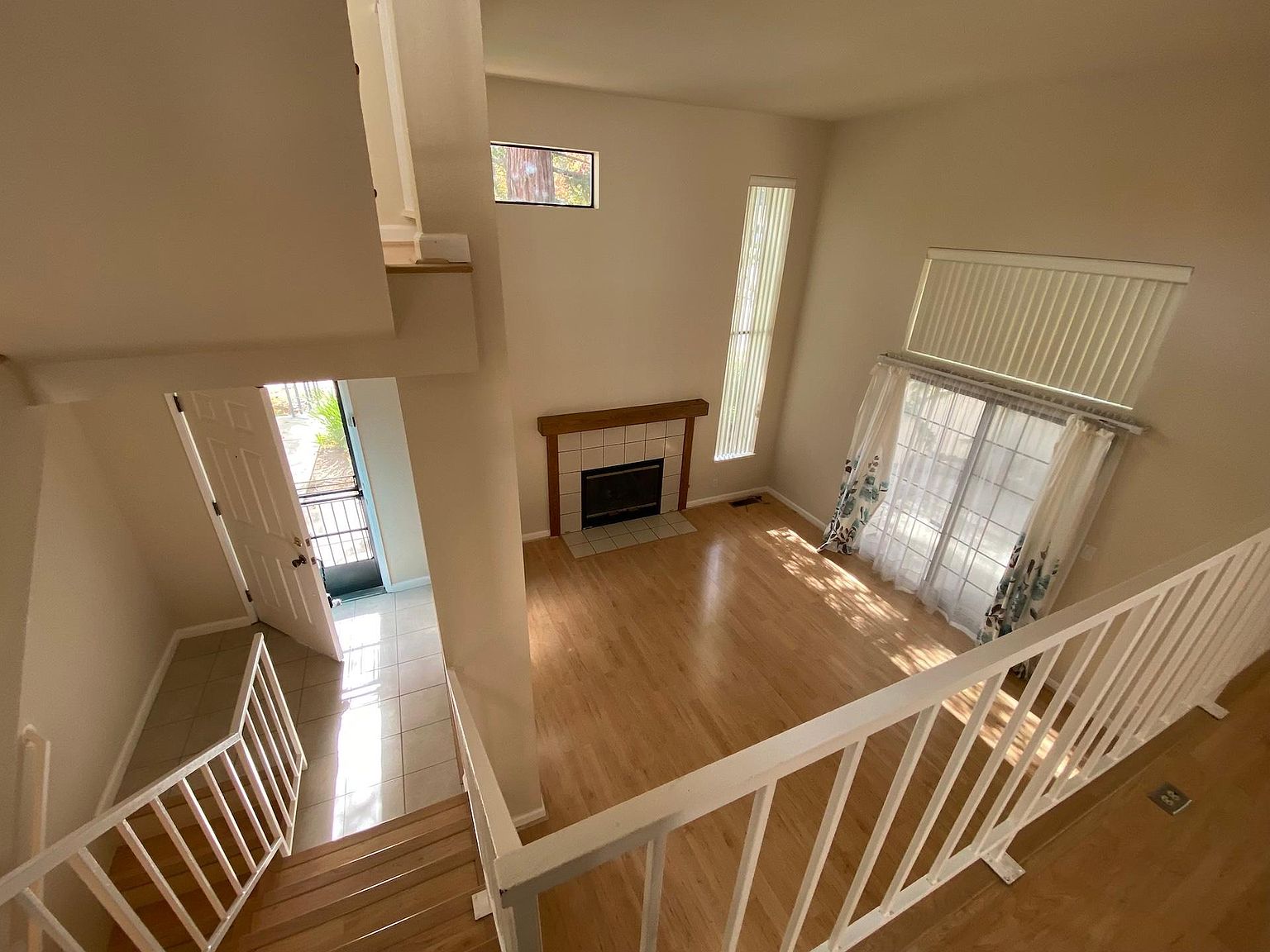 2BR/3BA Townhouse on Pinntage Pkwy · Cupertino photo 2