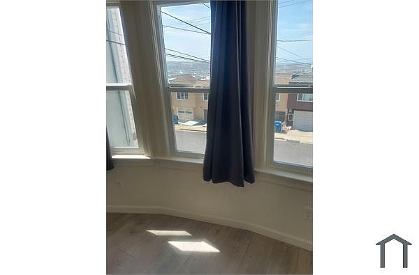 151 Wyandotte Ave photo 4