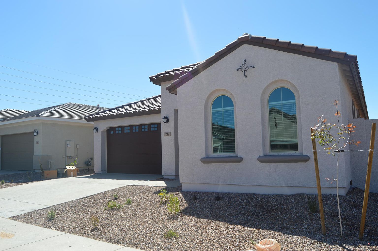 249 E Leo Pl photo 2