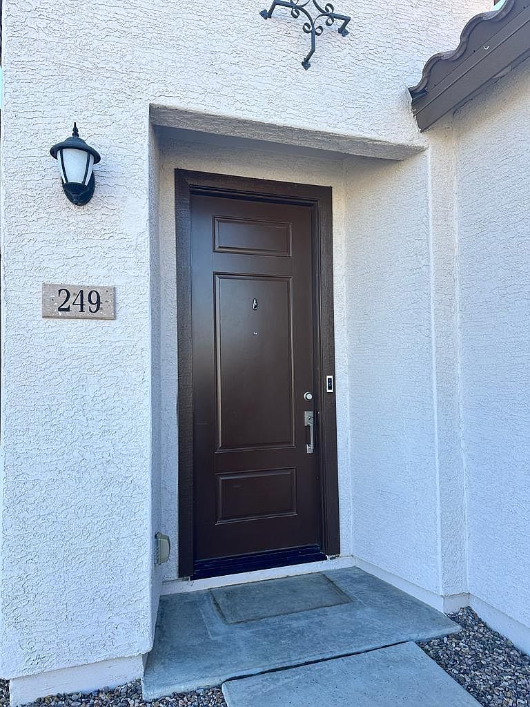 249 E Leo Pl photo 3