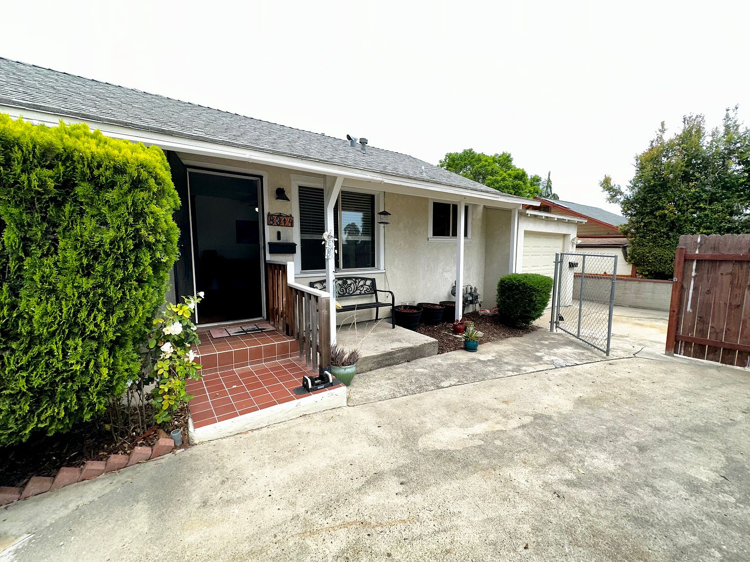 8314 Golden Ave photo 3