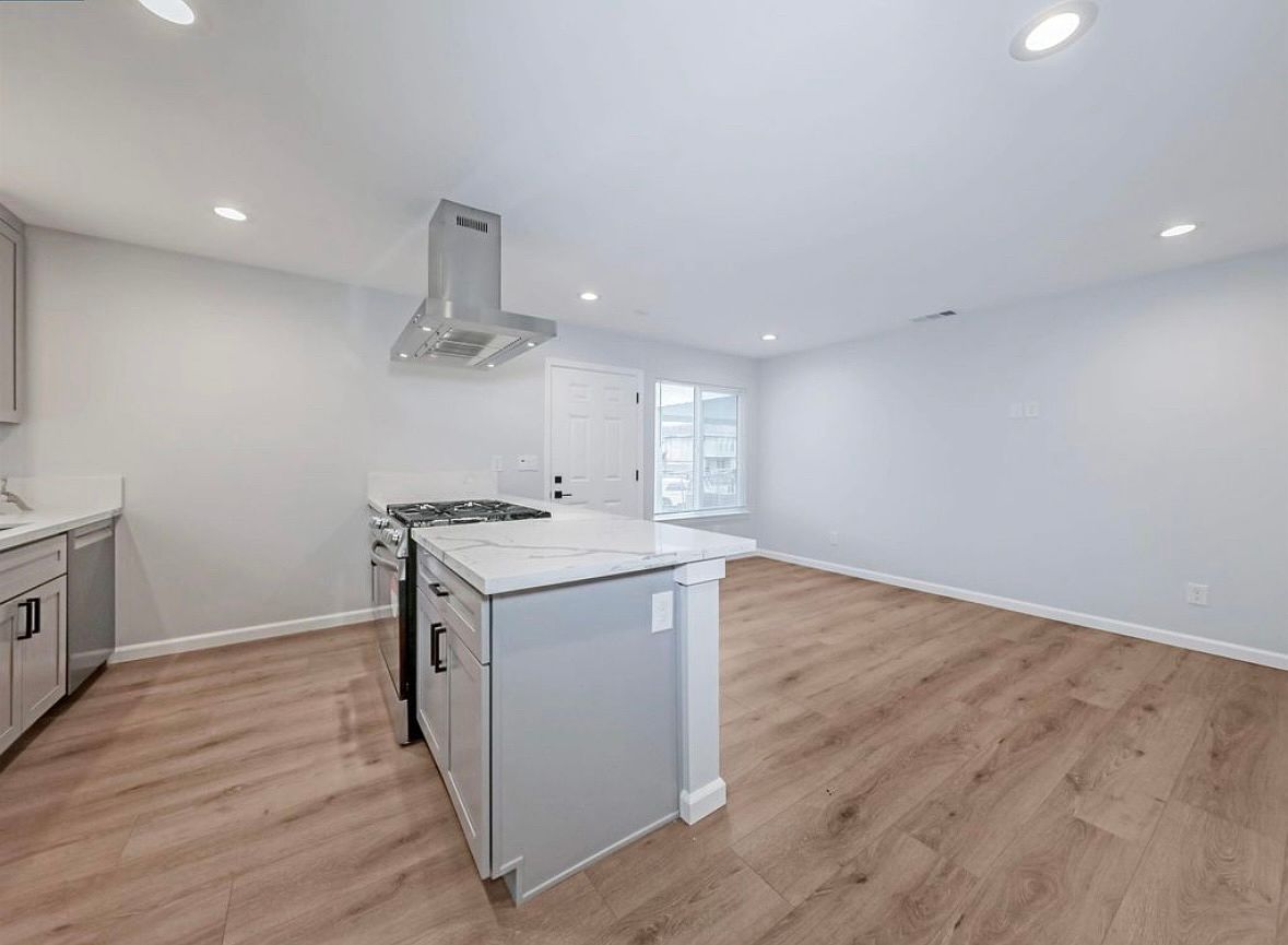 2BR/1BA Apartment on Potrero Ave · Richmond photo 4