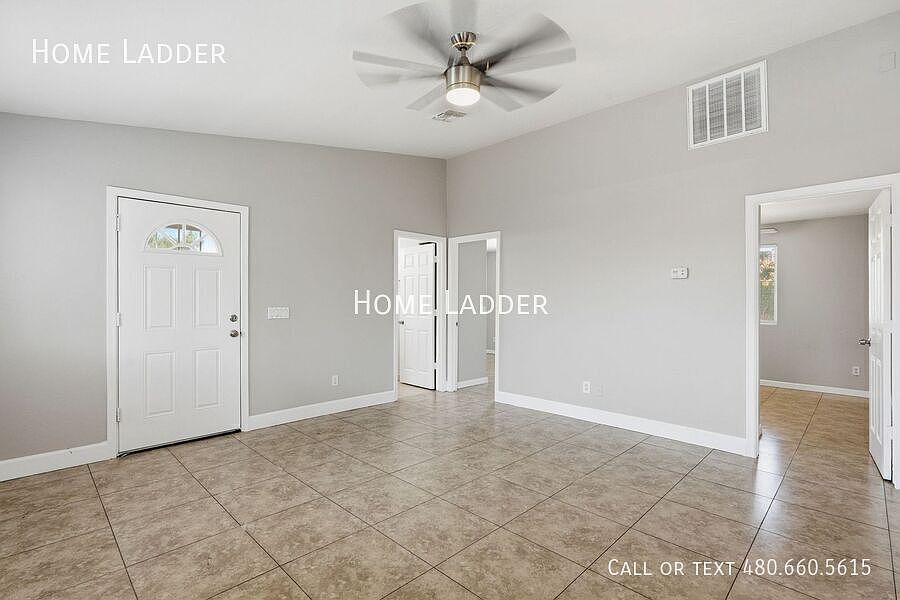 1724 W Carol Ave photo 2