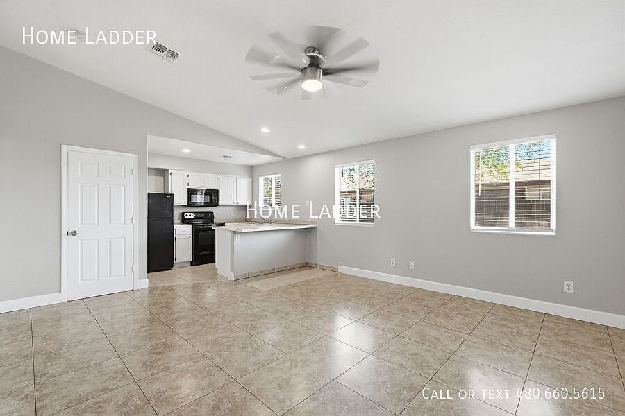 1724 W Carol Ave photo 4