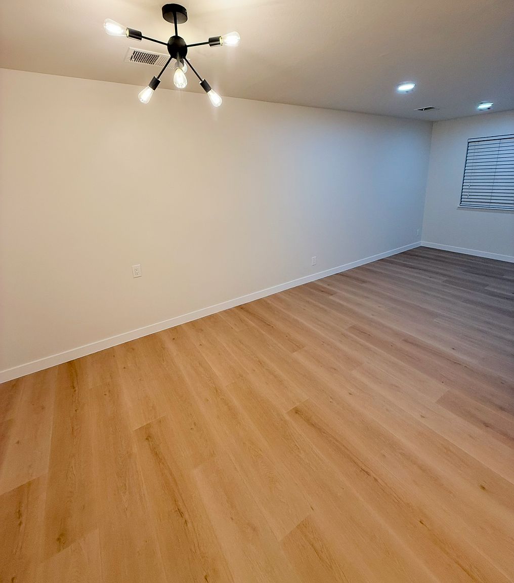 755 Rose Ave photo 4