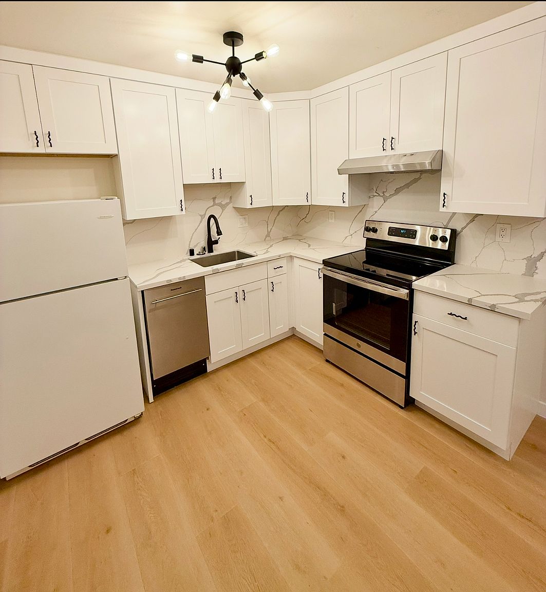 755 Rose Ave photo 2