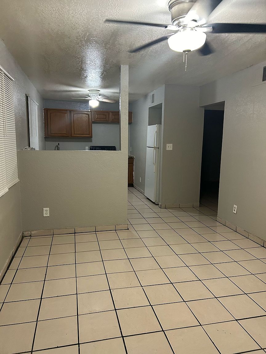 3229 W Melvin St photo 5
