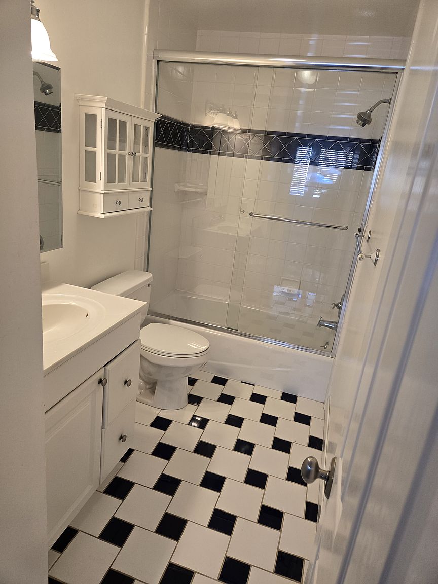 1428 Park Ave photo 3