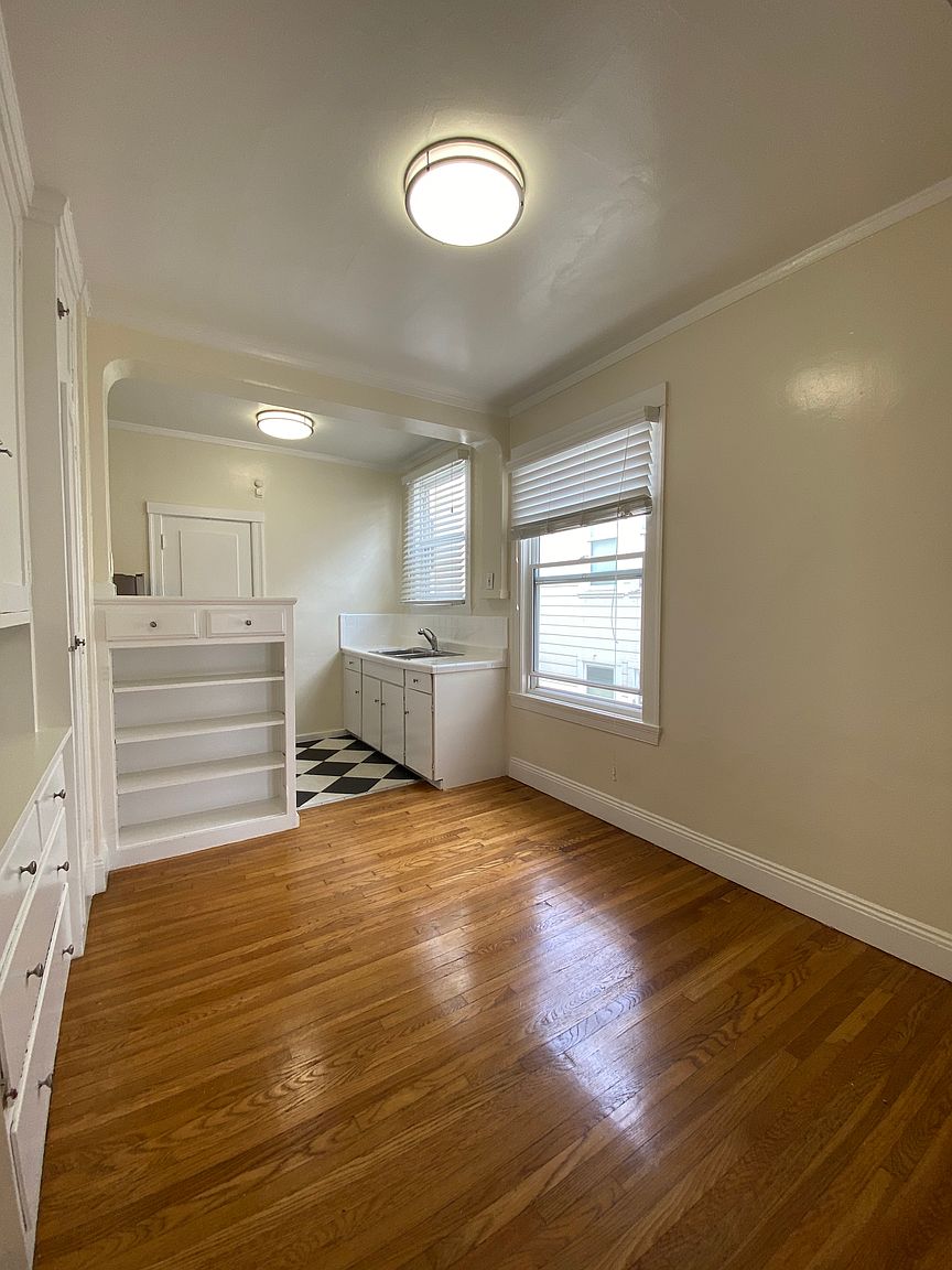 1539 Greenwich St photo 2