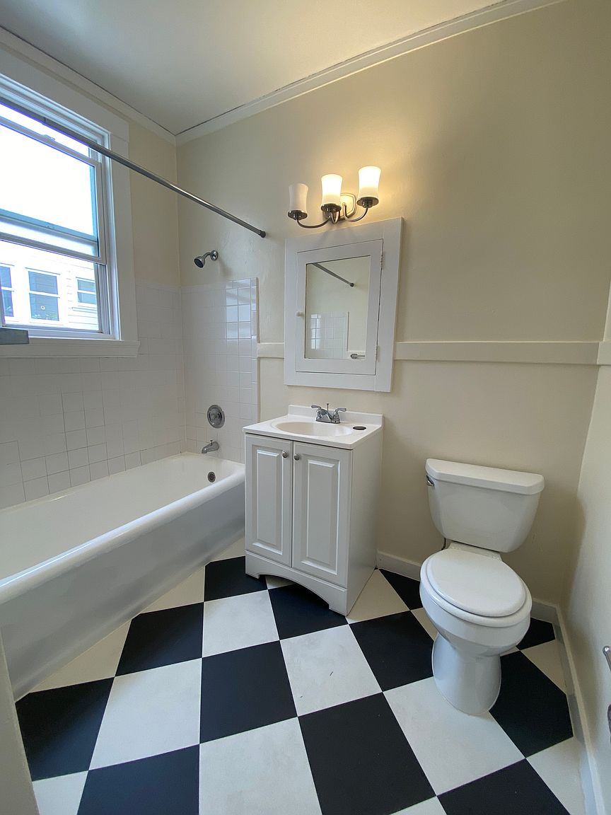 1539 Greenwich St photo 3