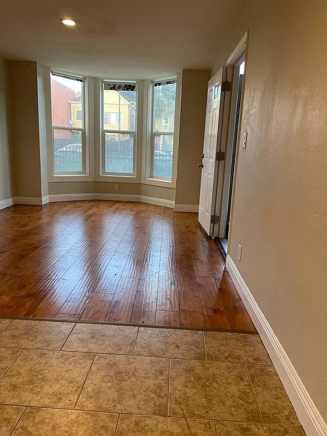 Apartments on Foothill Boulevard · Oakland photo 4