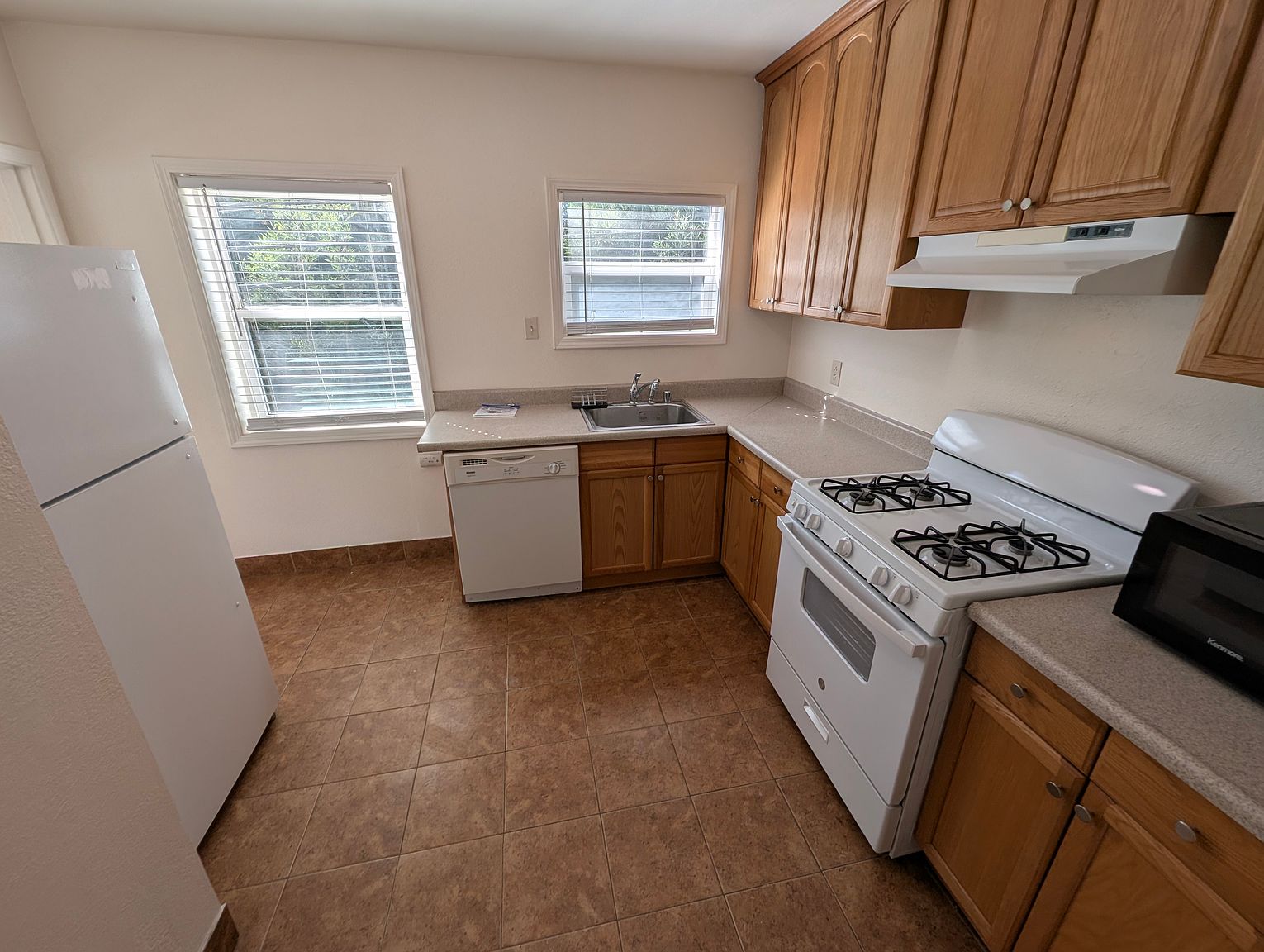 1587 2nd Ave photo 4
