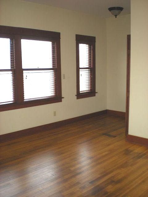 2811 B St photo 3