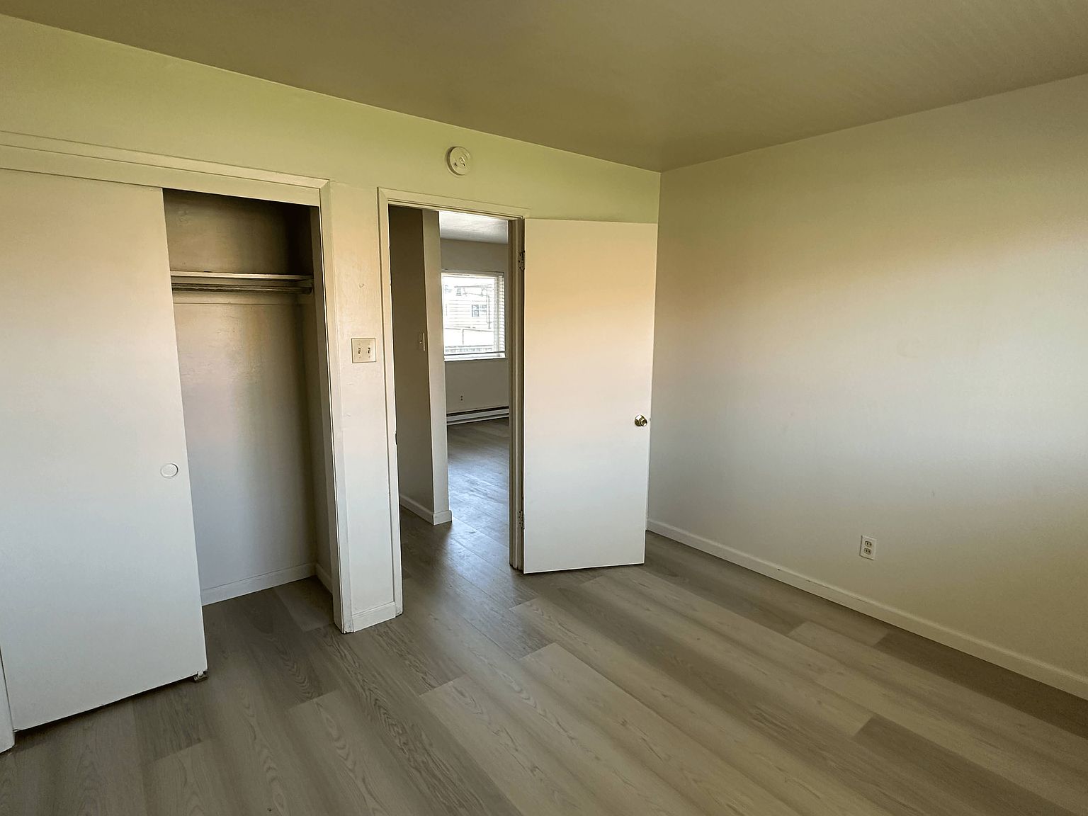 771 Memorial Way photo 5