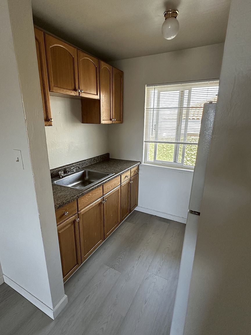 771 Memorial Way photo 4