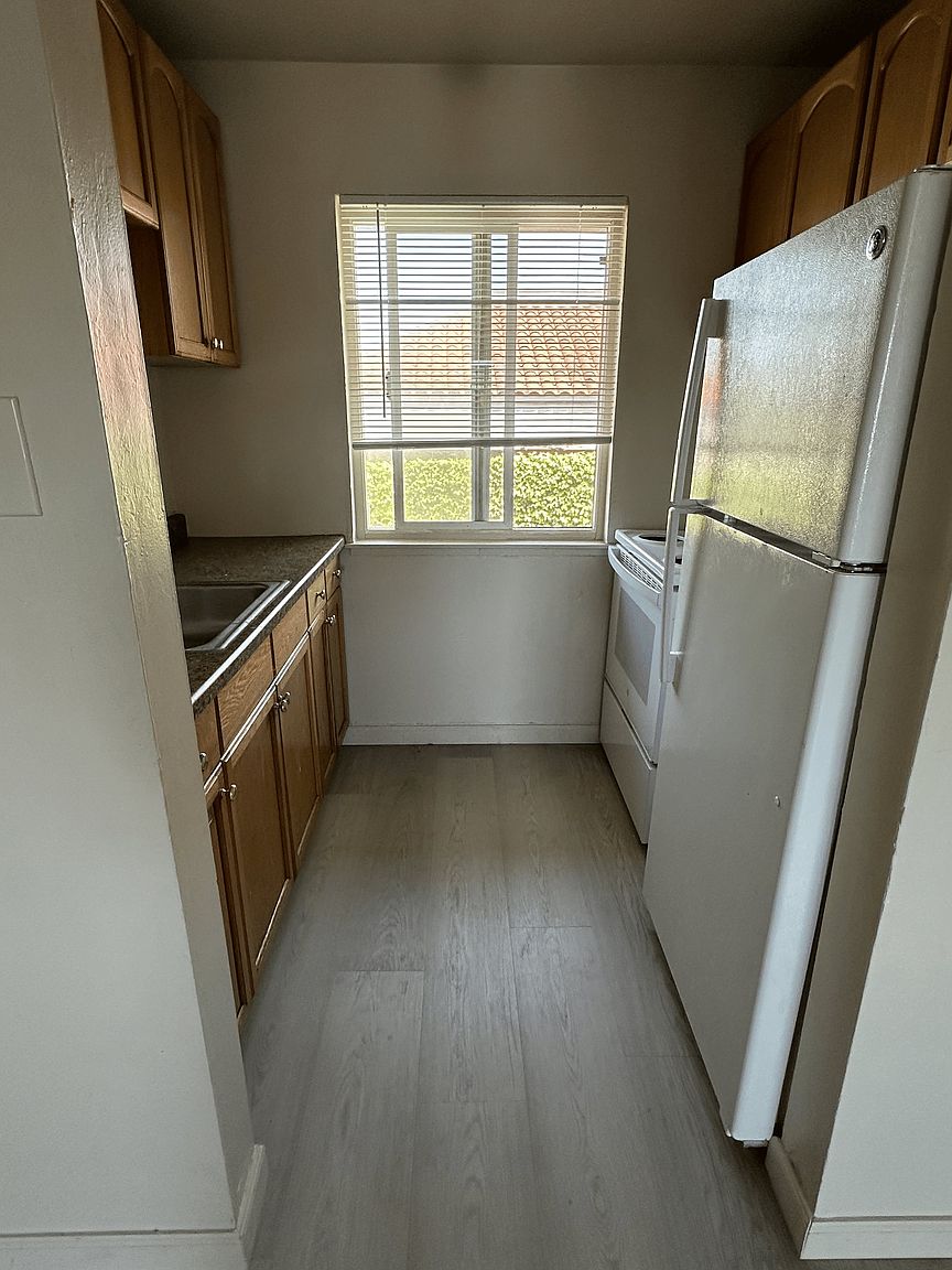 771 Memorial Way photo 3