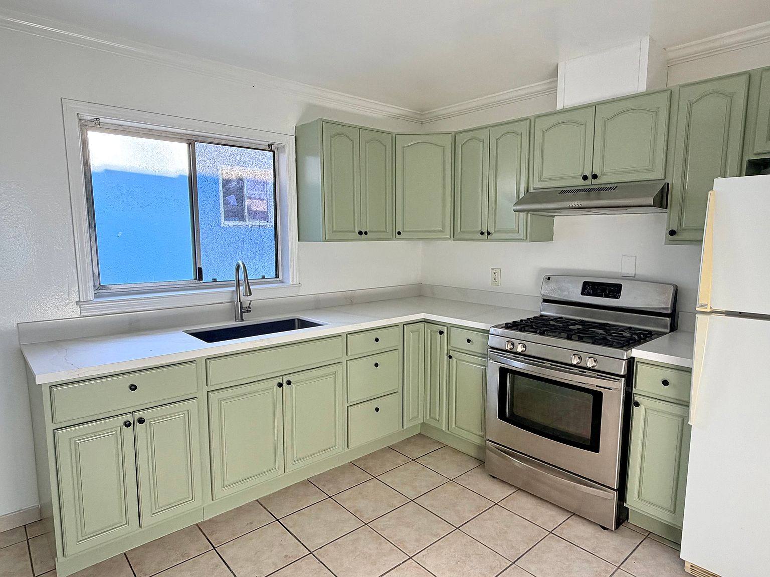 2BR/1BA Apartment on Chanslor Ave · Richmond photo 4