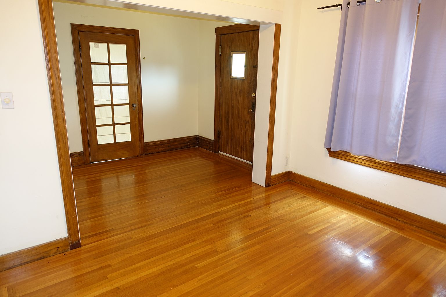 2009 Rose St photo 4