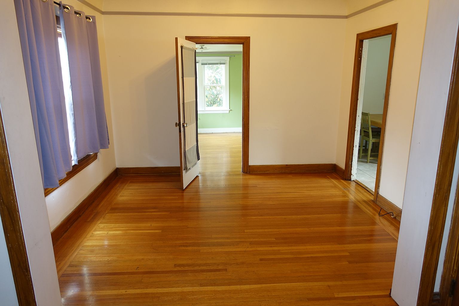 2009 Rose St photo 3