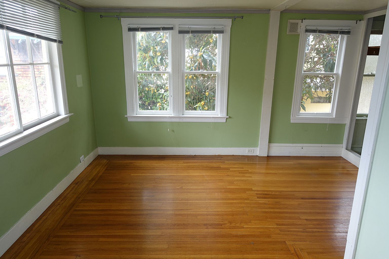 2009 Rose St photo 5