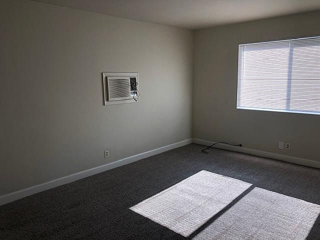 132 Village Ct photo 2