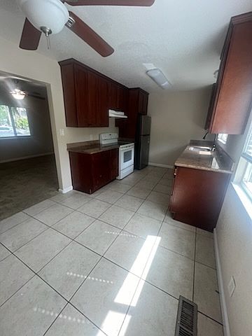 2219 Hillsborough Ct photo 5