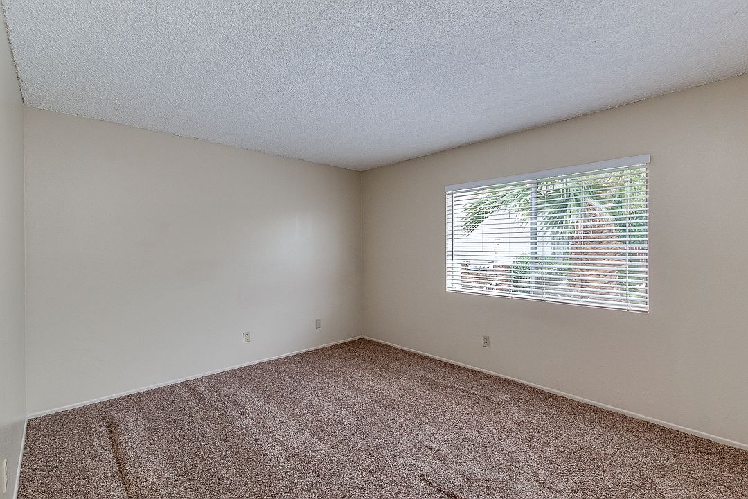 1320 S Hardy Dr photo 4