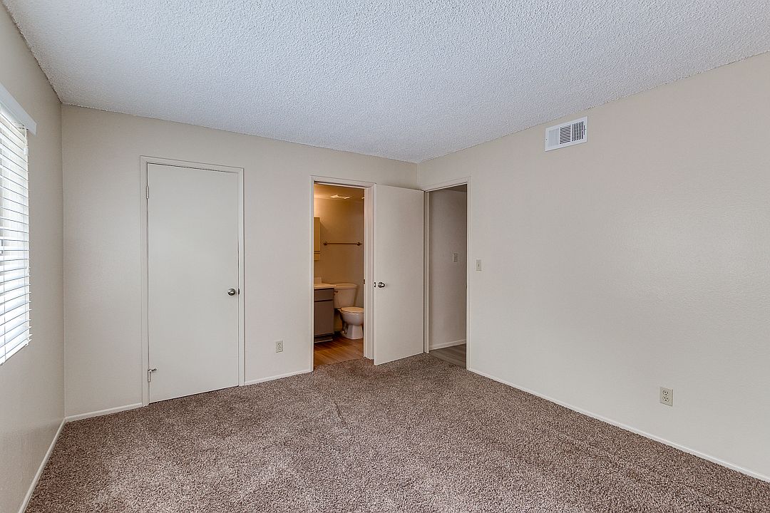 1320 S Hardy Dr photo 5