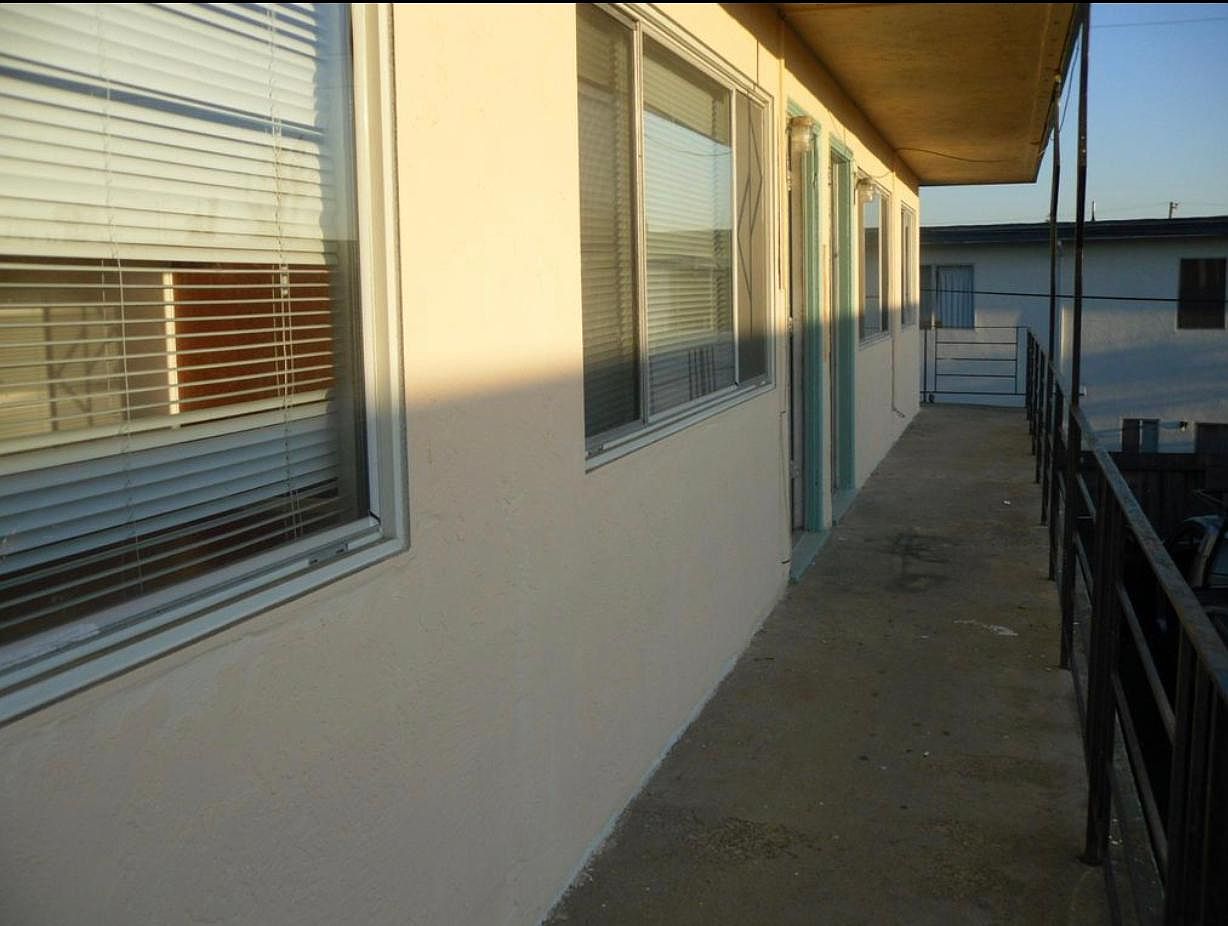 466 Shepherd Ave photo 2