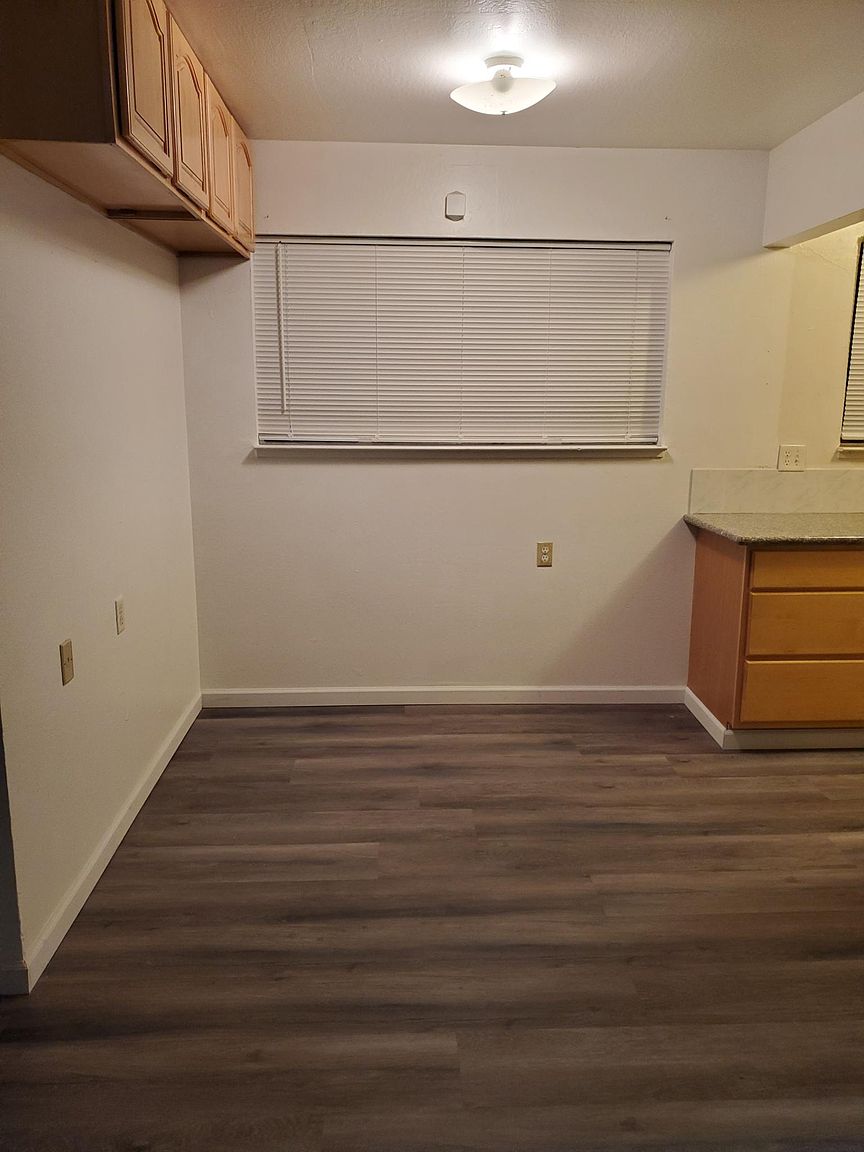 3555 Maple Ave photo 4