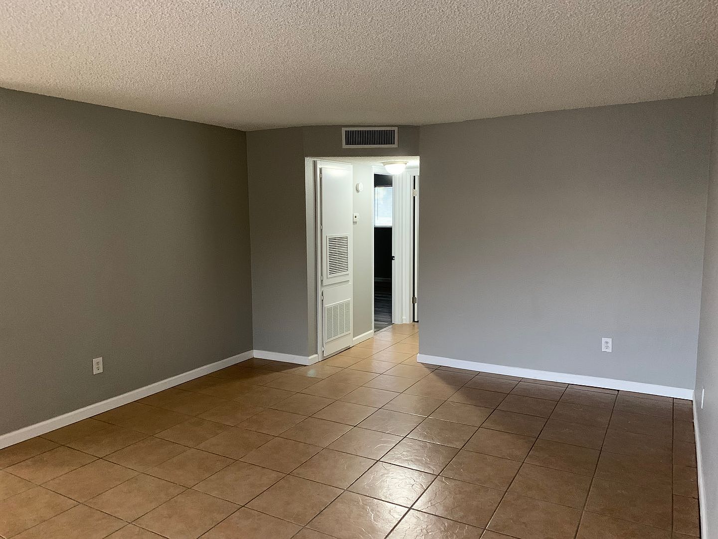 3357 W Harmont Dr photo 5