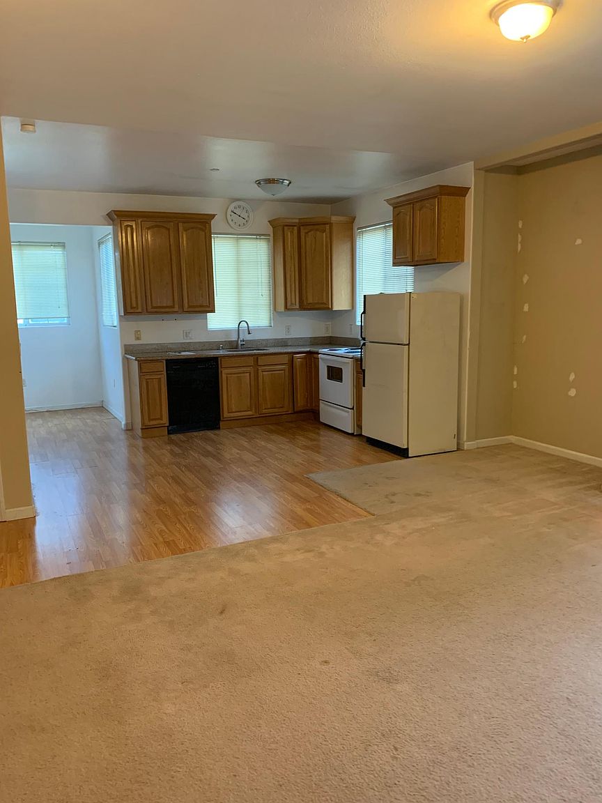 525 Parker Ave photo 3