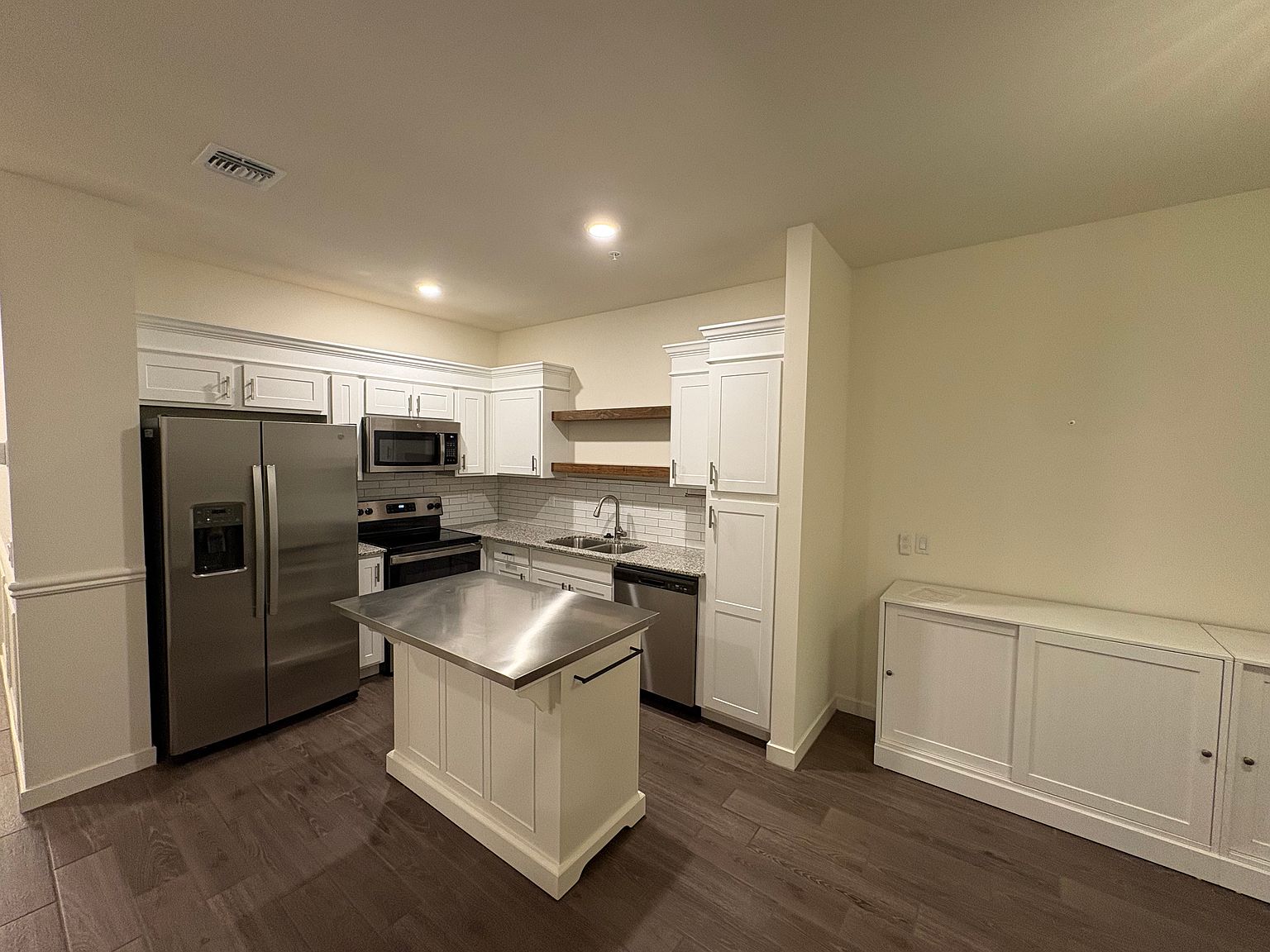 2264 W Laurie Ln photo 3