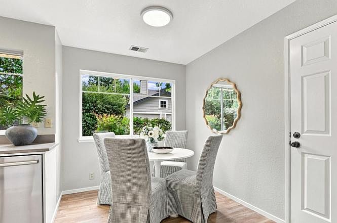 172 Ada Ave photo 3