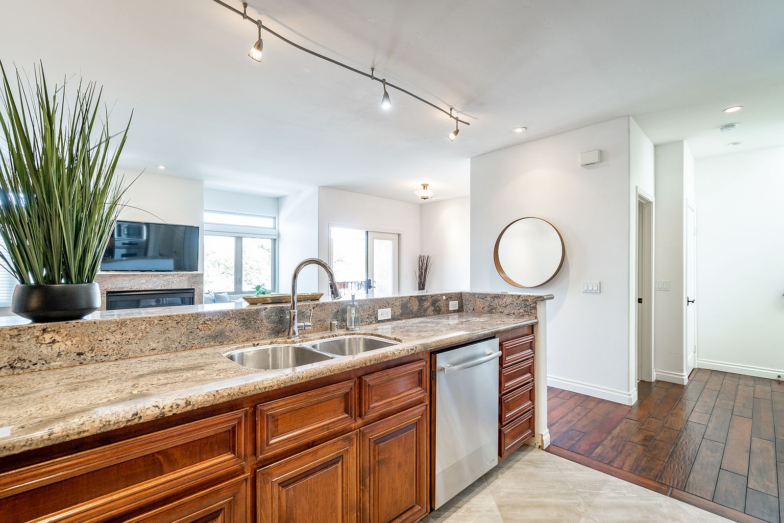 109 W Montecito Way photo 5