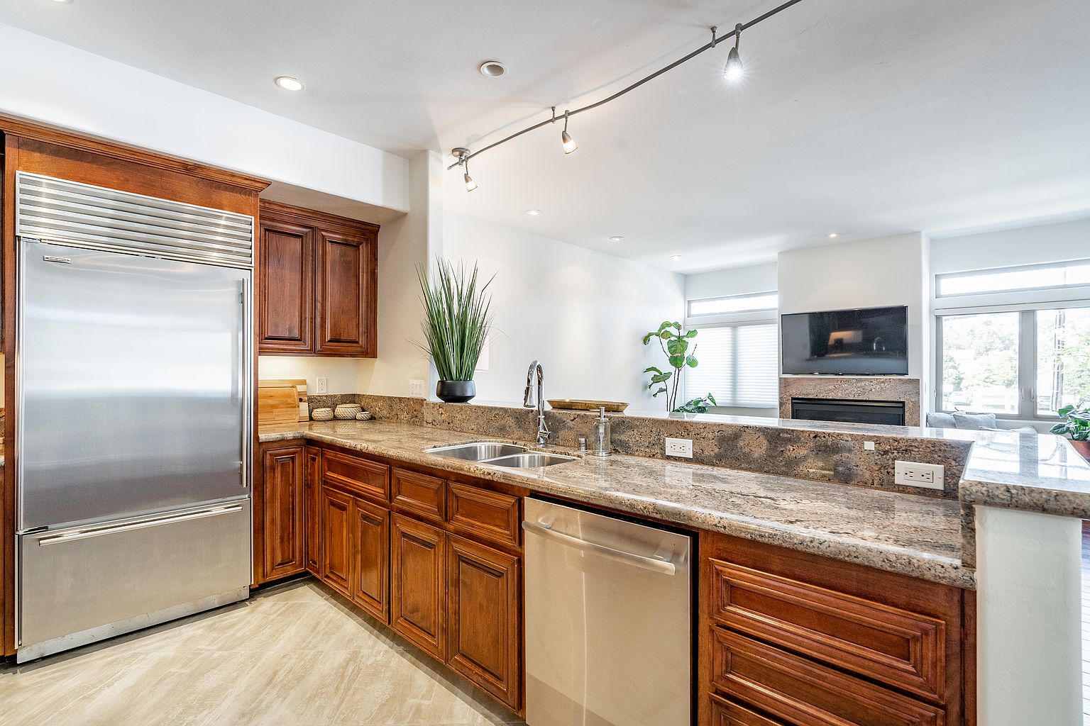109 W Montecito Way photo 4