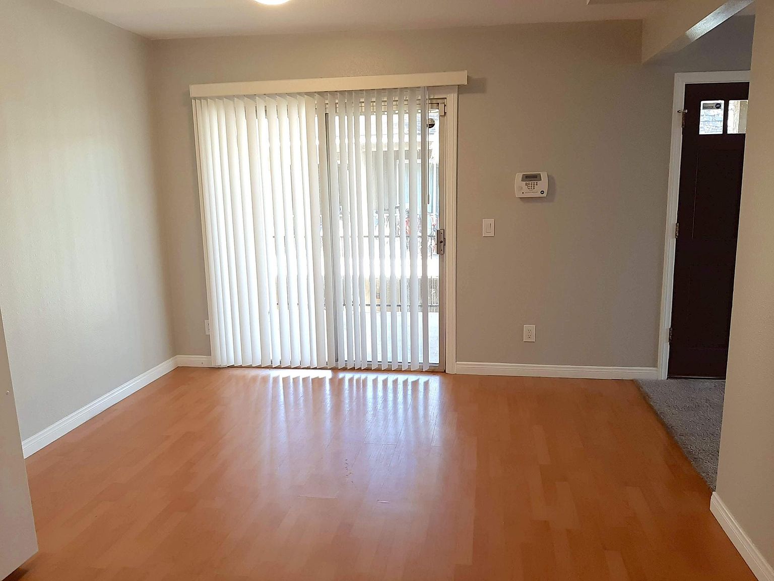 1039 E Washington Ave photo 4
