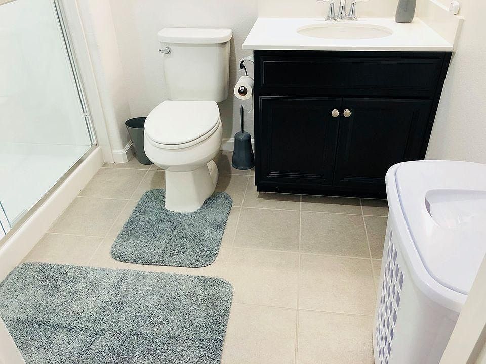 156 Esfahan Dr photo 4