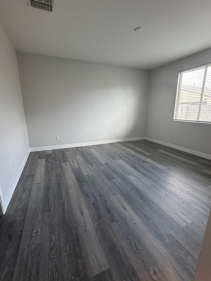 10973 W Polk St photo 4