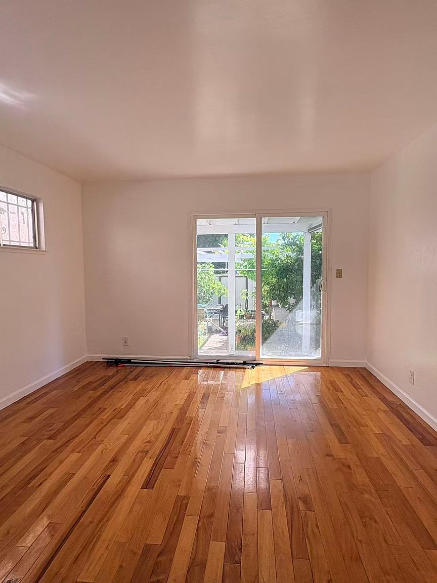 1BR/1BA Apartment on E 19th St · Oakland photo 5