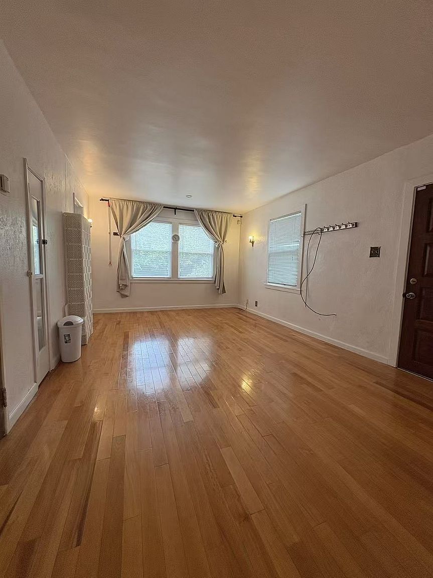 1BR/1BA Apartment on E 19th St · Oakland photo 2