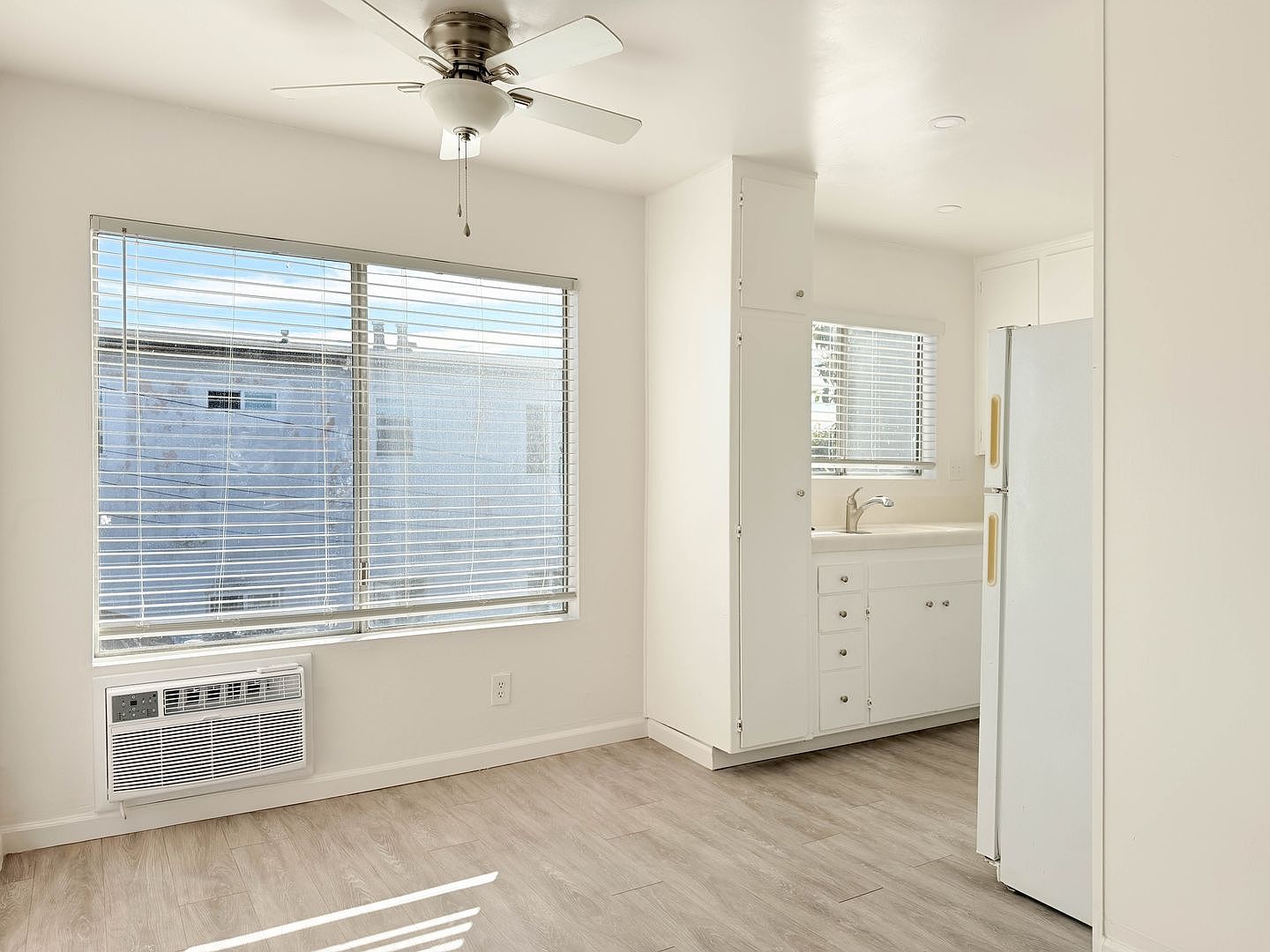1 beds  1.0 baths photo 5
